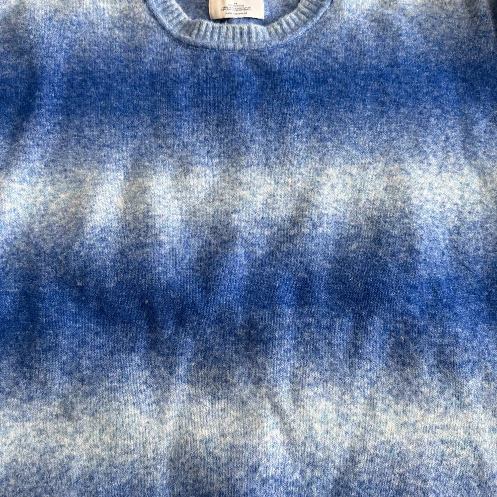 Old Navy Blue Ombre Crewneck Sweater - Picture 8 of 8
